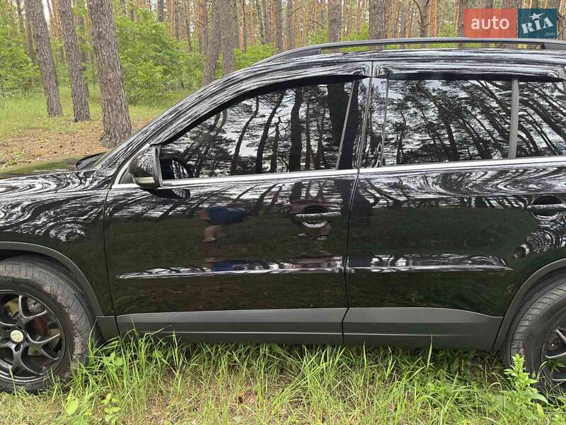 Внедорожник / Кроссовер Volkswagen Tiguan 2010 в Броварах