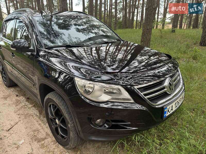 Внедорожник / Кроссовер Volkswagen Tiguan 2010 в Броварах
