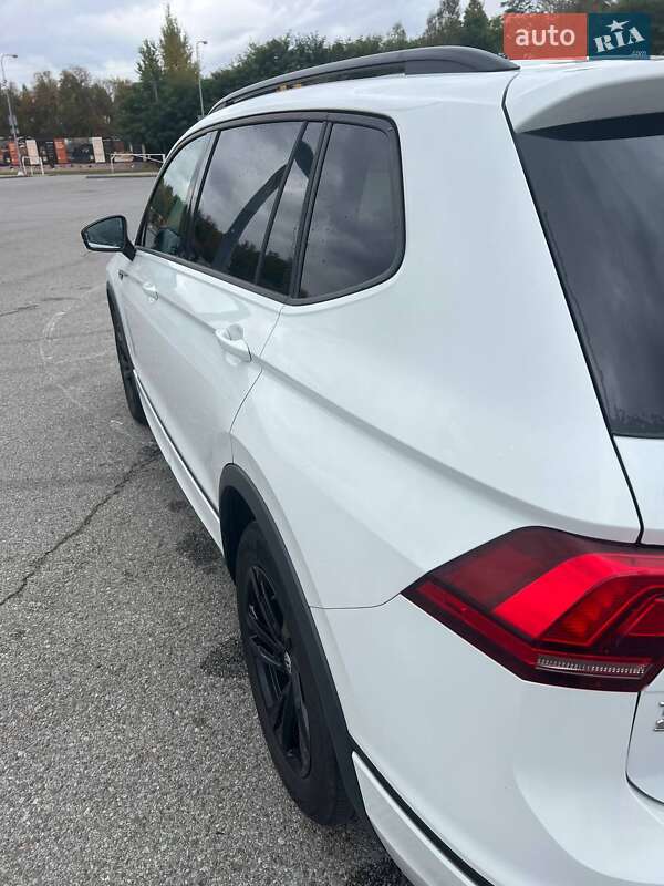 Внедорожник / Кроссовер Volkswagen Tiguan 2019 в Львове