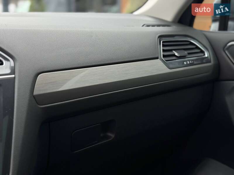 Внедорожник / Кроссовер Volkswagen Tiguan 2017 в Ровно