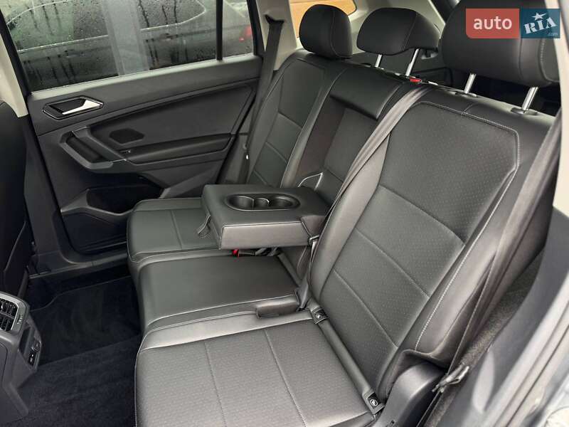 Внедорожник / Кроссовер Volkswagen Tiguan 2017 в Ровно