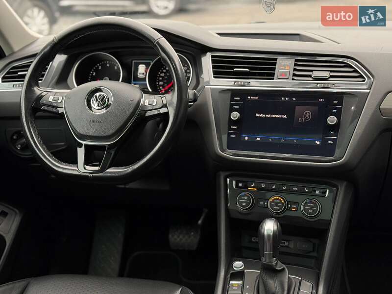 Внедорожник / Кроссовер Volkswagen Tiguan 2017 в Ровно