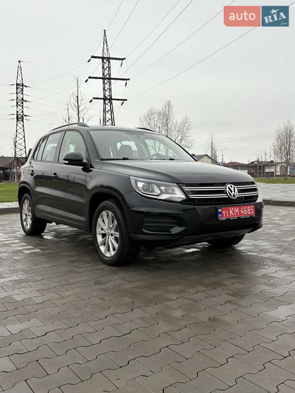 Внедорожник / Кроссовер Volkswagen Tiguan 2017 в Буче