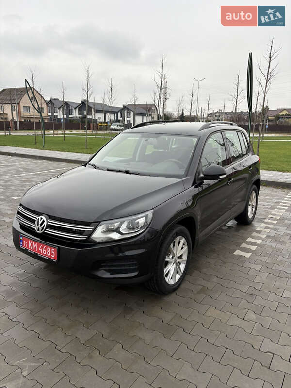 Внедорожник / Кроссовер Volkswagen Tiguan 2017 в Буче