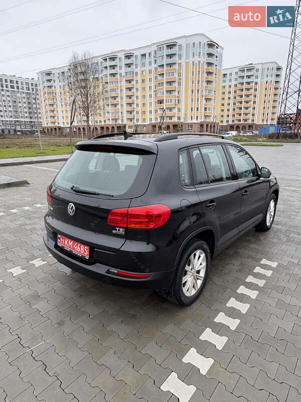 Внедорожник / Кроссовер Volkswagen Tiguan 2017 в Буче