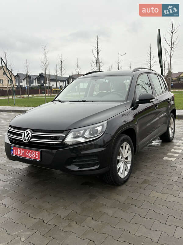 Внедорожник / Кроссовер Volkswagen Tiguan 2017 в Буче