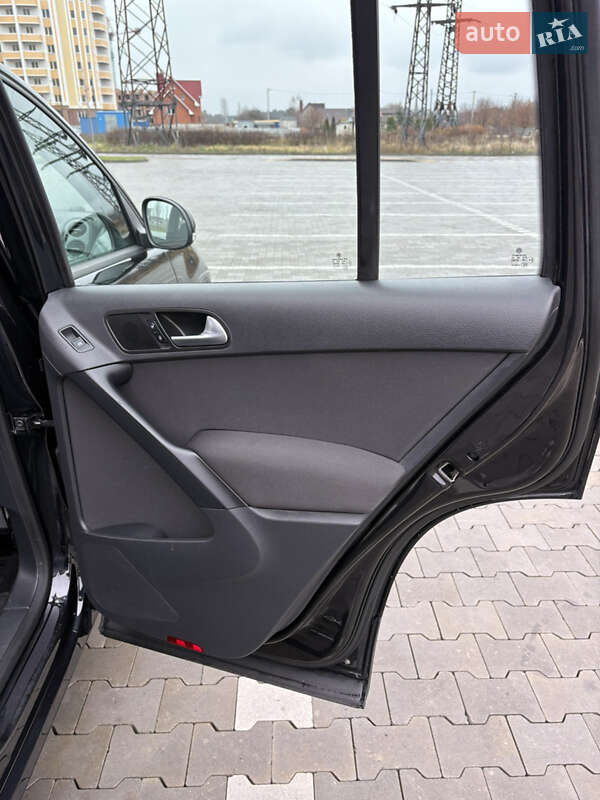 Внедорожник / Кроссовер Volkswagen Tiguan 2017 в Буче