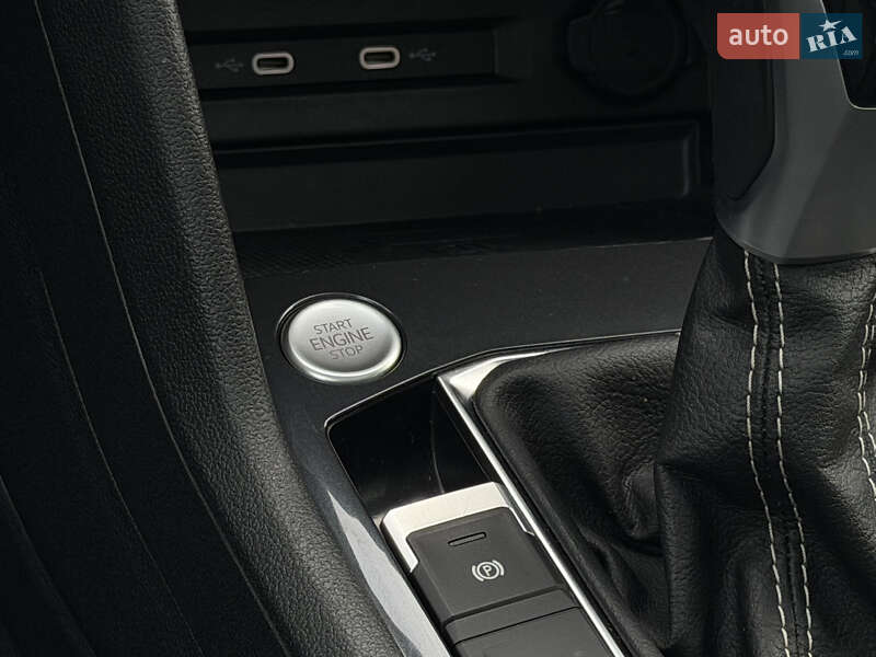 Внедорожник / Кроссовер Volkswagen Tiguan 2022 в Киеве