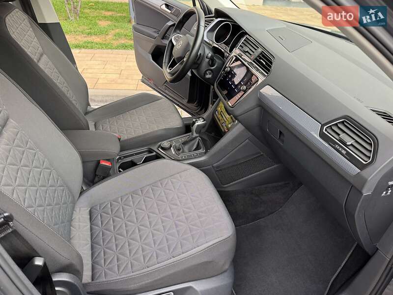 Внедорожник / Кроссовер Volkswagen Tiguan 2021 в Киеве