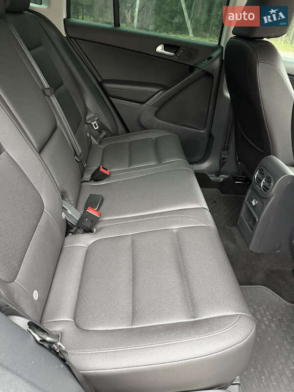 Внедорожник / Кроссовер Volkswagen Tiguan 2015 в Хмельнике