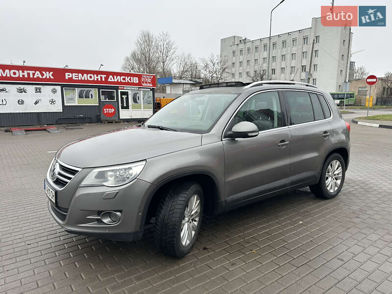 Позашляховик / Кросовер Volkswagen Tiguan 2011 в Києві