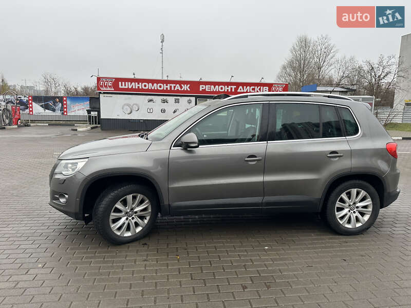 Позашляховик / Кросовер Volkswagen Tiguan 2011 в Києві