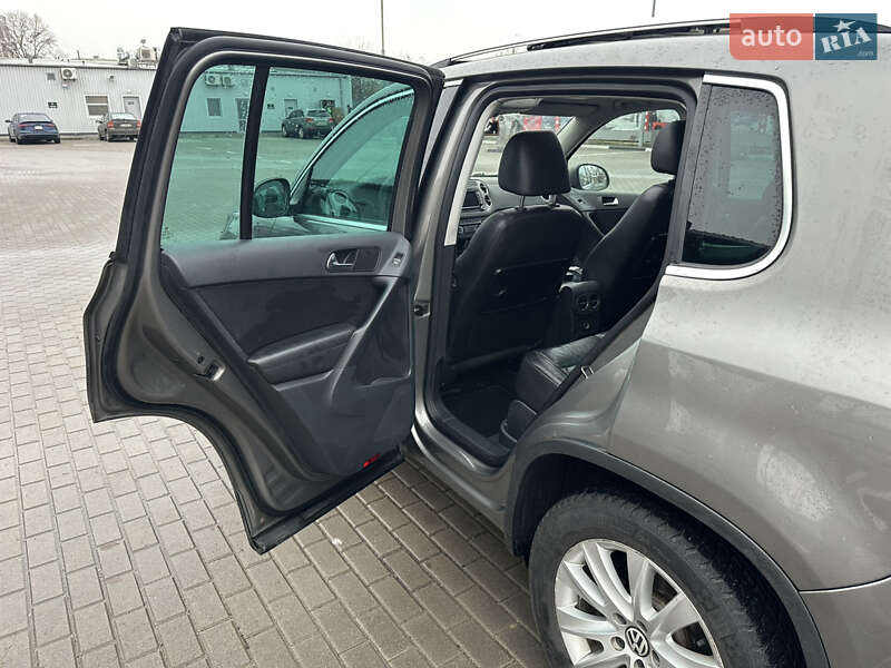 Позашляховик / Кросовер Volkswagen Tiguan 2011 в Києві