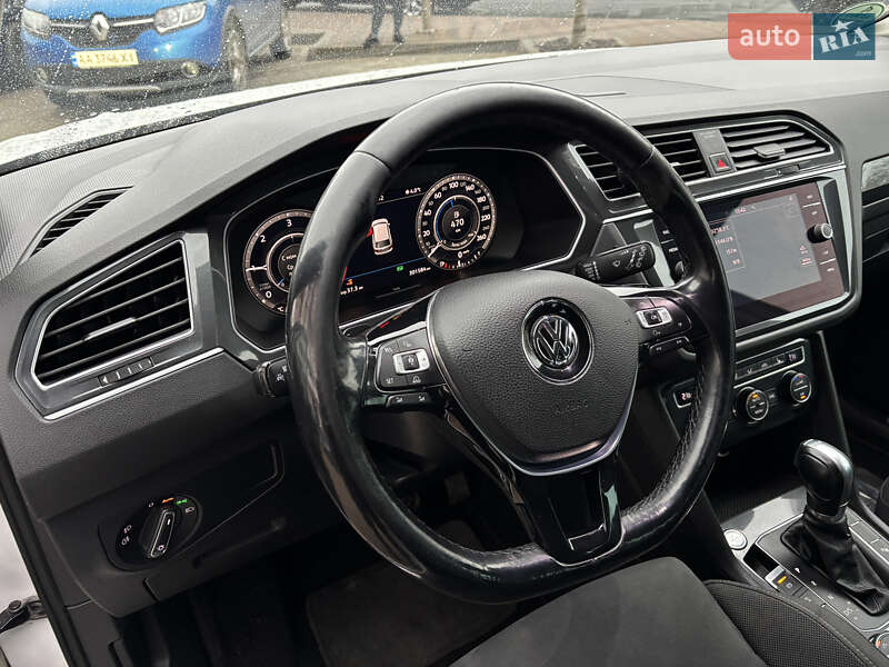 Внедорожник / Кроссовер Volkswagen Tiguan 2017 в Киеве фото 26 Внедорожник / Кроссовер Volkswagen Tiguan 2017 в Киеве