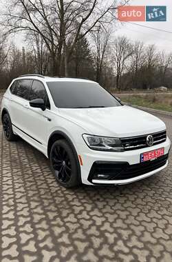 Внедорожник / Кроссовер Volkswagen Tiguan 2021 в Киеве