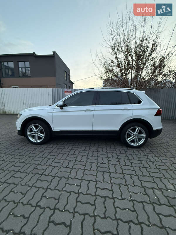 Внедорожник / Кроссовер Volkswagen Tiguan 2017 в Луцке