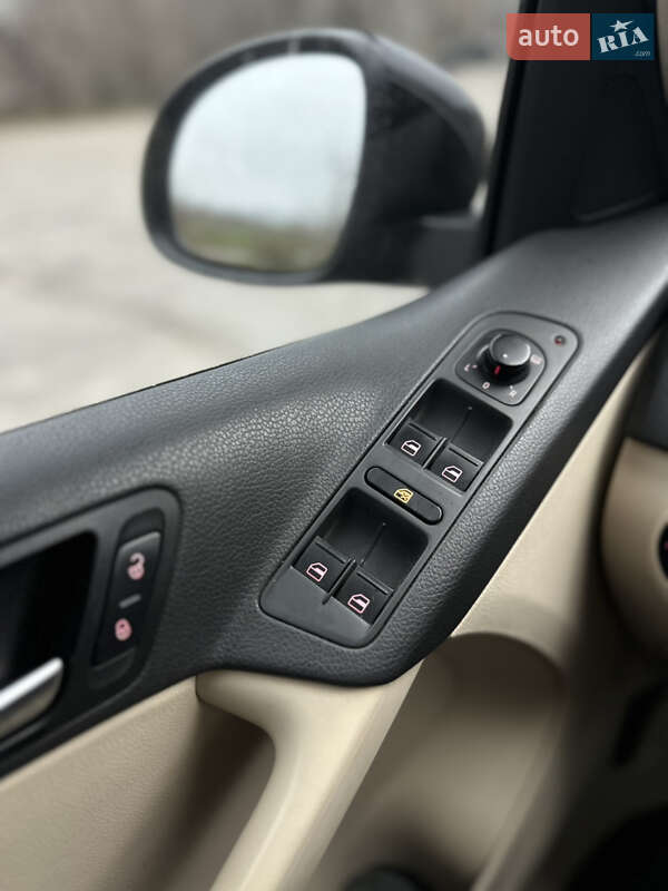 Внедорожник / Кроссовер Volkswagen Tiguan 2010 в Запорожье фото 11 Внедорожник / Кроссовер Volkswagen Tiguan 2010 в Запорожье