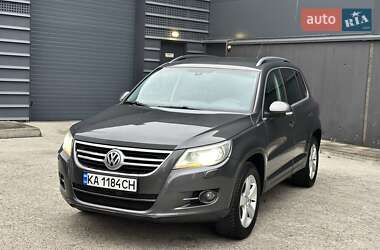 Внедорожник / Кроссовер Volkswagen Tiguan 2010 в Киеве