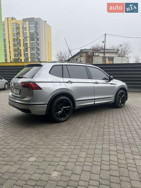 Внедорожник / Кроссовер Volkswagen Tiguan 2022 в Днепре