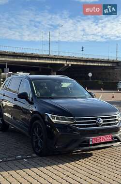 Позашляховик / Кросовер Volkswagen Tiguan 2021 в Львові