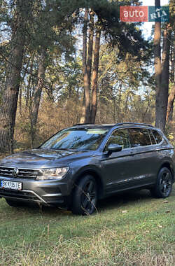 Позашляховик / Кросовер Volkswagen Tiguan 2019 в Рівному