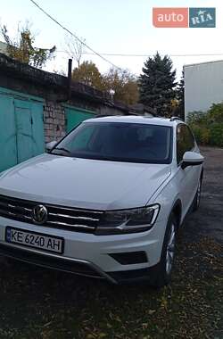 Внедорожник / Кроссовер Volkswagen Tiguan 2018 в Каменском