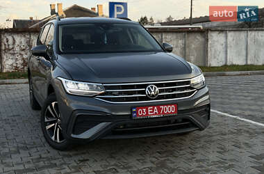 Внедорожник / Кроссовер Volkswagen Tiguan 2023 в Нововолынске