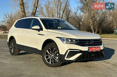 Внедорожник / Кроссовер Volkswagen Tiguan 2023 в Киеве