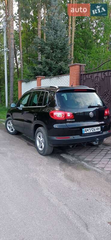 Внедорожник / Кроссовер Volkswagen Tiguan 2007 в Иршанске