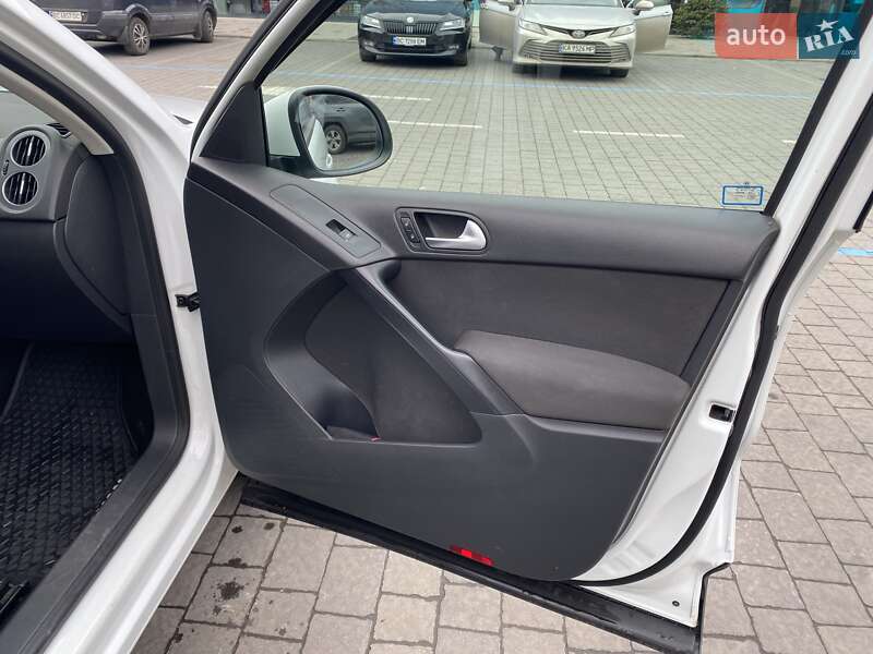Внедорожник / Кроссовер Volkswagen Tiguan 2014 в Львове