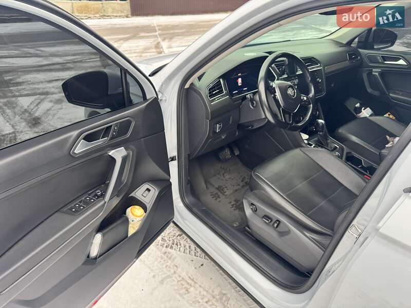Внедорожник / Кроссовер Volkswagen Tiguan 2018 в Новом Роздоле