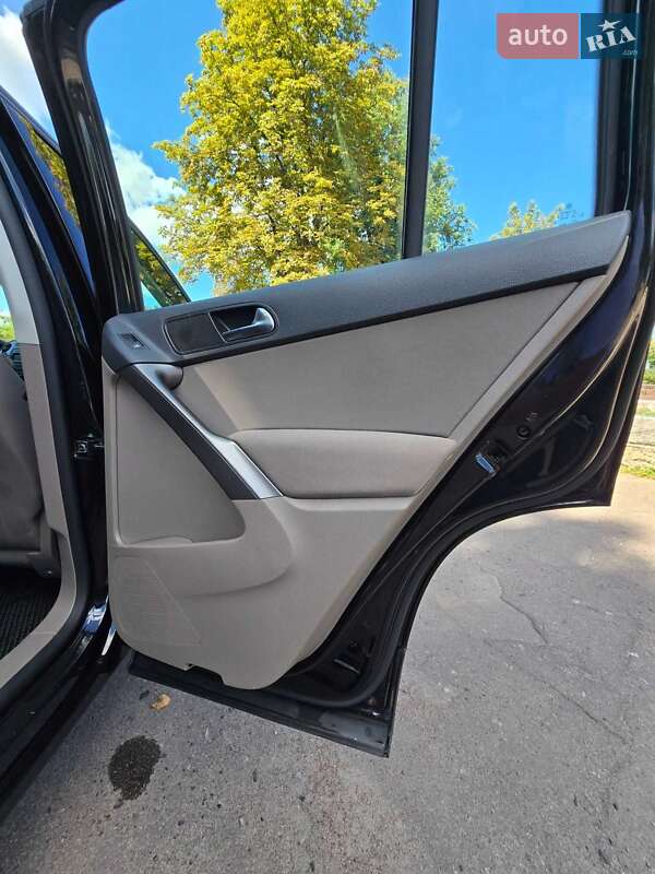 Внедорожник / Кроссовер Volkswagen Tiguan 2009 в Кролевце