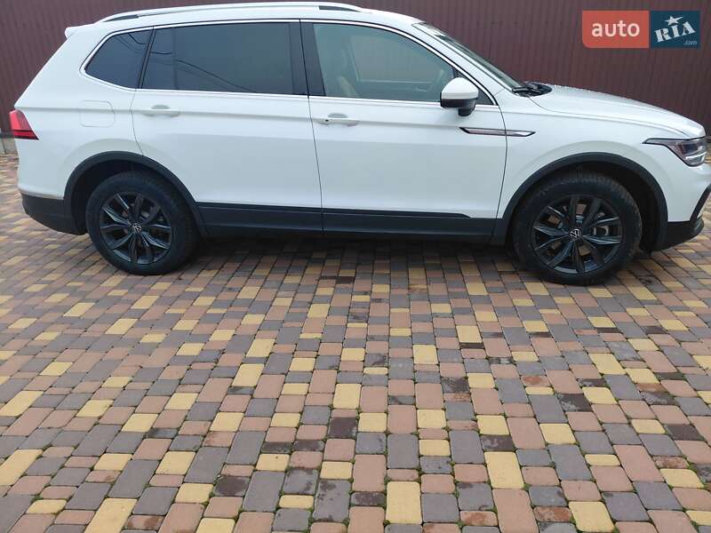 Позашляховик / Кросовер Volkswagen Tiguan 2024 в Києві