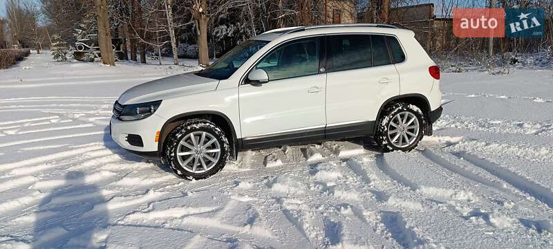 Внедорожник / Кроссовер Volkswagen Tiguan 2016 в Желтых Водах