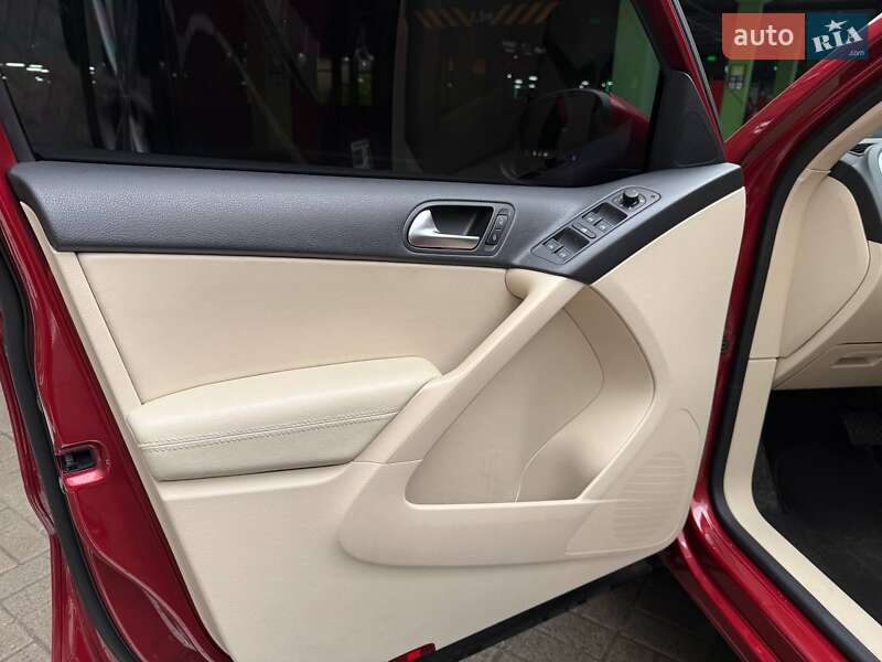 Внедорожник / Кроссовер Volkswagen Tiguan 2015 в Киеве
