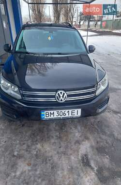 Внедорожник / Кроссовер Volkswagen Tiguan 2015 в Ромнах