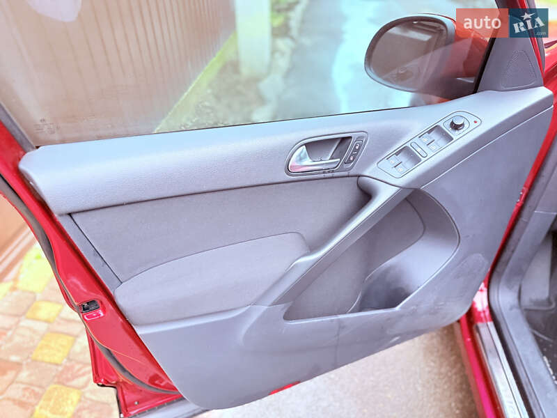 Внедорожник / Кроссовер Volkswagen Tiguan 2010 в Харькове фото 24 Внедорожник / Кроссовер Volkswagen Tiguan 2010 в Харькове