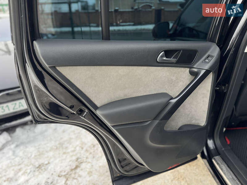 Внедорожник / Кроссовер Volkswagen Tiguan 2016 в Бердичеве