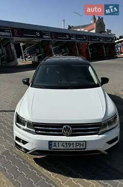 Внедорожник / Кроссовер Volkswagen Tiguan 2017 в Ровно