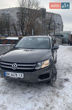 Внедорожник / Кроссовер Volkswagen Tiguan 2016 в Ровно
