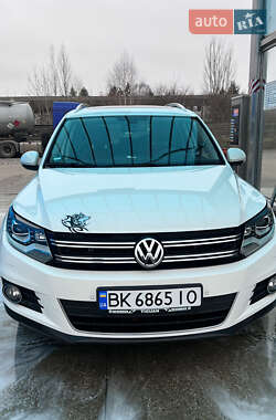 Внедорожник / Кроссовер Volkswagen Tiguan 2011 в Березному