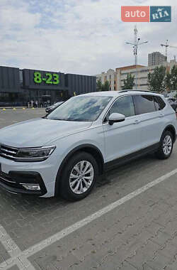 Позашляховик / Кросовер Volkswagen Tiguan 2017 в Києві