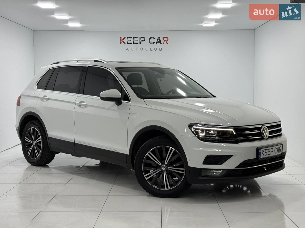 VW Tiguan R-line 2019
- об'єм: 2.0 diesel
- пробіг: 93 тис. км.

Авто на зимовій резині
Передні фари захищені бронеплівкою.

Matrix LED фари
Автоскладання та підігрів дзеркал
Безключовий доступ
Старт/Стоп
Адаптивний круїз-контроль
Утримання в смузі
Попередження про зіткнення
Система контролю сліпих зон
Камери 360
Мультикермо з пелюстками
Розширена сенсорна мультимедіа
Підсвічування салону
Панорама з люком
Провідний CarPlay, Android Auto
2.5 Клімат-контроль
Підігрів, пам'ять і електропривід передніх сидінь.
Підігрів керма
Підігрів задніх сидінь
Парктроніки
Асистент паркування
Електропривід багажника