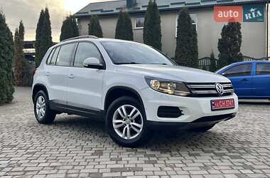 Позашляховик / Кросовер Volkswagen Tiguan 2016 в Золочеві
