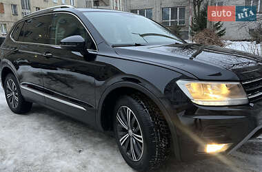 Внедорожник / Кроссовер Volkswagen Tiguan 2018 в Львове
