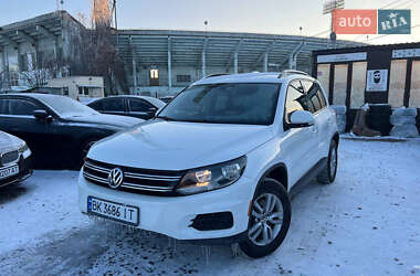 Внедорожник / Кроссовер Volkswagen Tiguan 2016 в Полтаве