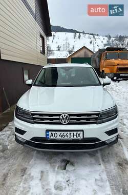 Внедорожник / Кроссовер Volkswagen Tiguan 2017 в Ужгороде