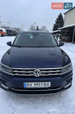 Внедорожник / Кроссовер Volkswagen Tiguan 2017 в Хмельницком