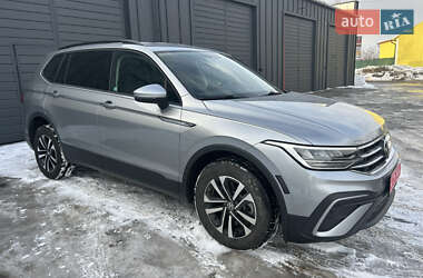 Внедорожник / Кроссовер Volkswagen Tiguan 2023 в Львове