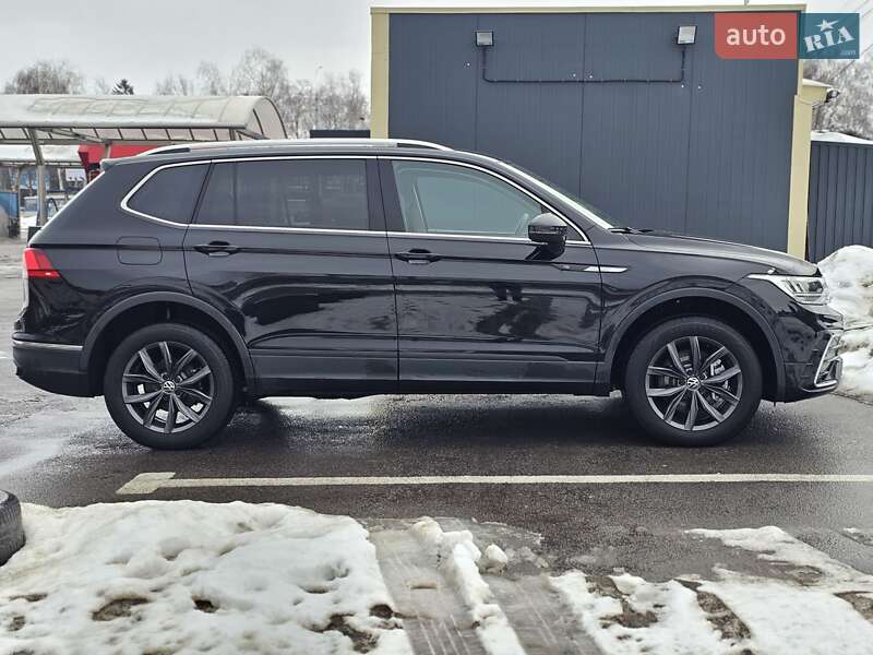 Внедорожник / Кроссовер Volkswagen Tiguan 2023 в Ровно